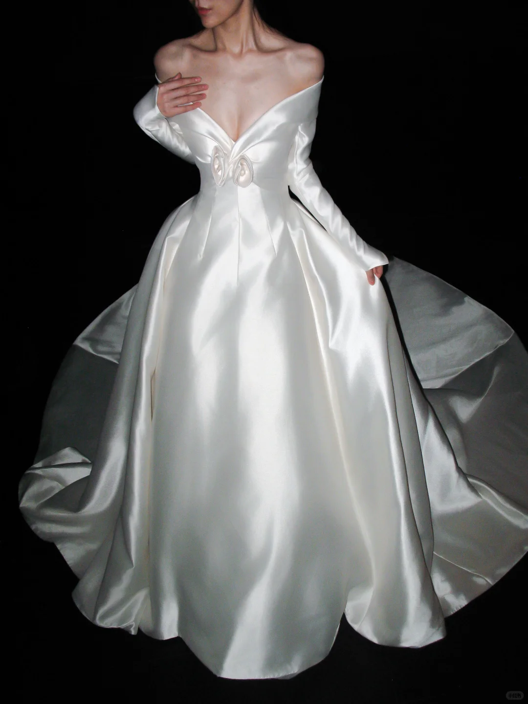 Elegant Ball Gown Long Sleeve Rose White Satin Long Train Wedding Dress DP6371