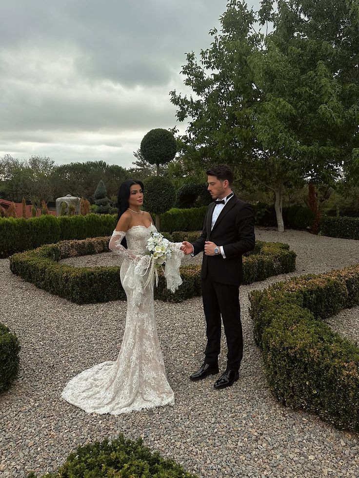 Sexy Mermaid Sweetheart Neck White Lace Long Train Wedding Dress DP6848
