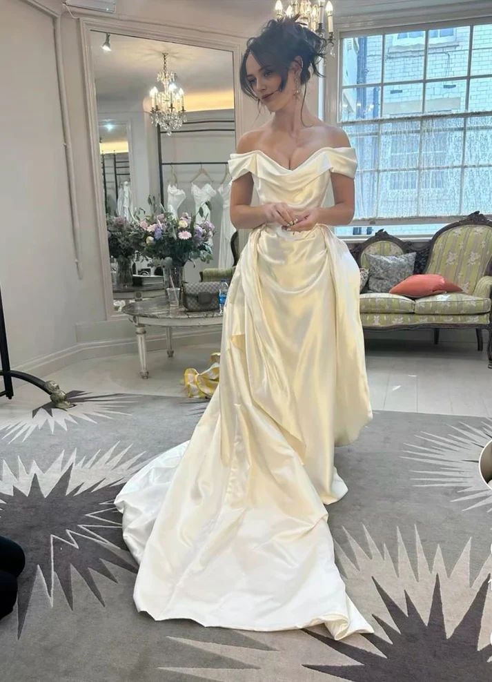 Classic Ball Gown Off the Shoulder White Pleated Satin Wedding Dress Prom Dress DP3702