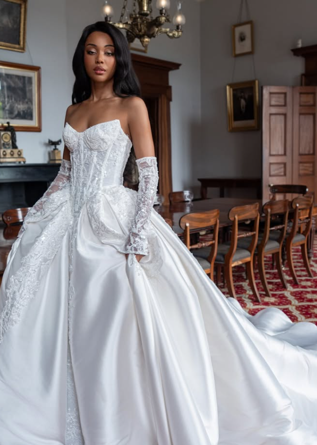 Exquisite Ball Gown Sweetheart Neck Corset White Lace Satin Long Strain Wedding Dress DP5830