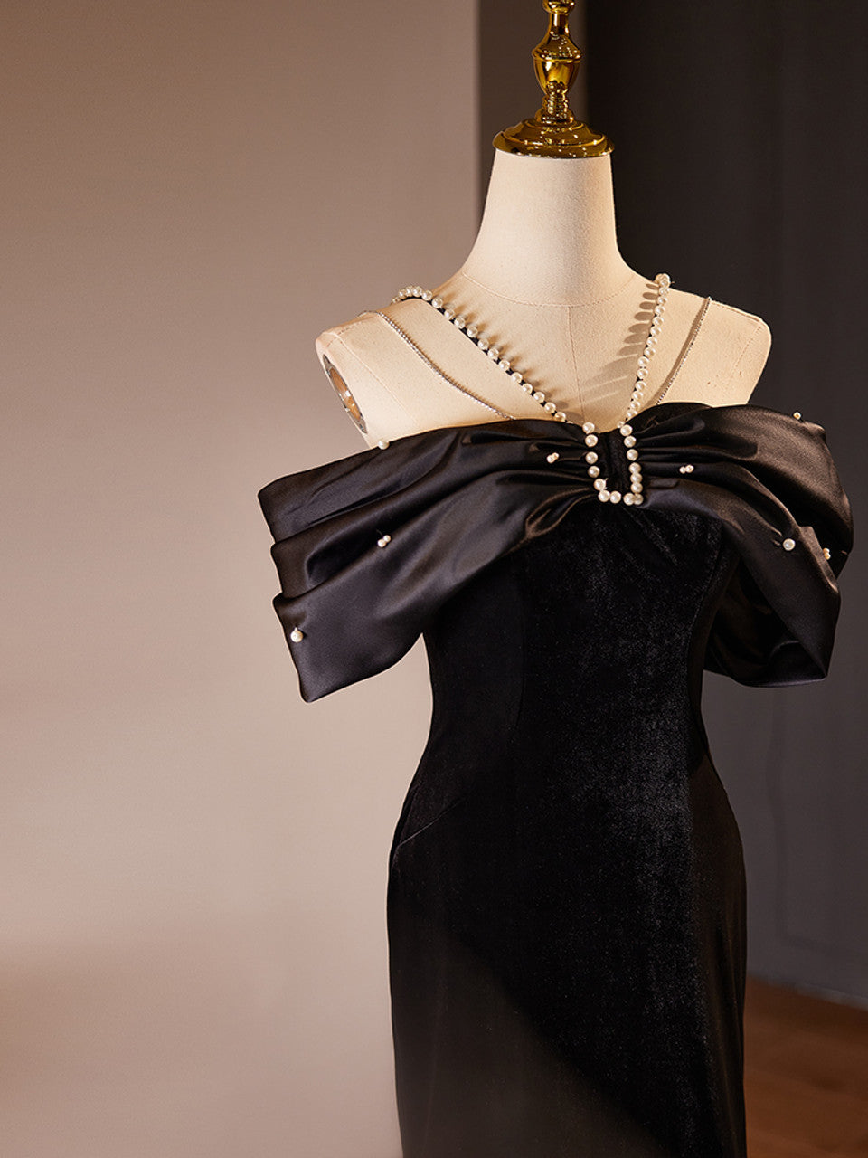Black Mermaid Off-the-shoulder Velvet Pearls Prom Dress DP984