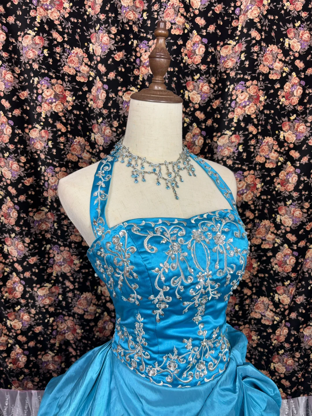 Vintage Blue Ball Gown Halter Beaded Pleated Satin Prom Dress Sweet 16 Dress DP5669
