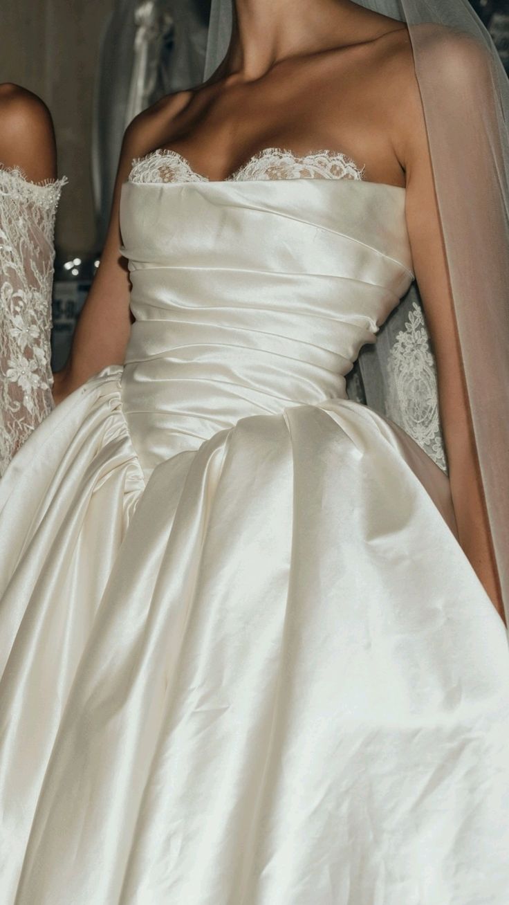 Elegant Ball Gown Strapless Pleated Lace Satin Long Prom Dress Wedding Dress DP3601