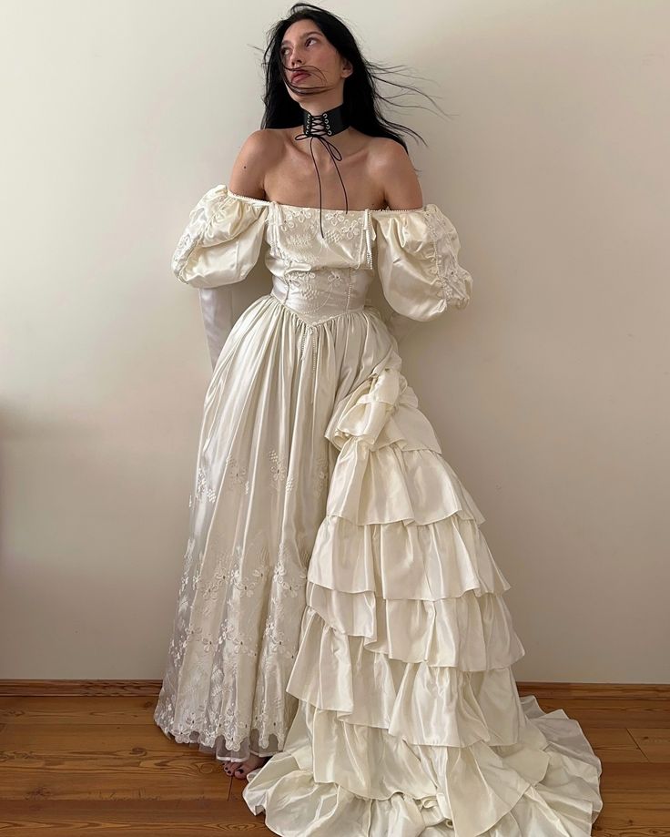 Vintage Ivory A Line Long Sleeve Embroidered Satin Prom Dress Evening Dress Wedding Dress DP3133
