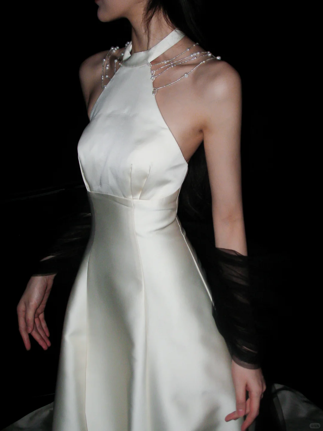 Stunning Black Tulle Bow A Line Halter Pearl White Satin Long Wedding Dress DP5784