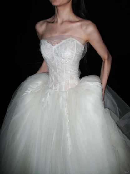 High-class Ball Gown Sweetheart Neck Appliques Lace Tulle Long Wedding Dress DP6365