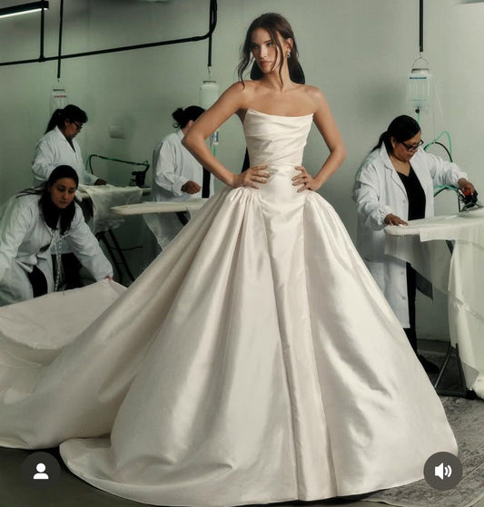 Simple Elegant Ball Gown Strapless Pleated Satin Long Wedding Dress DP4951