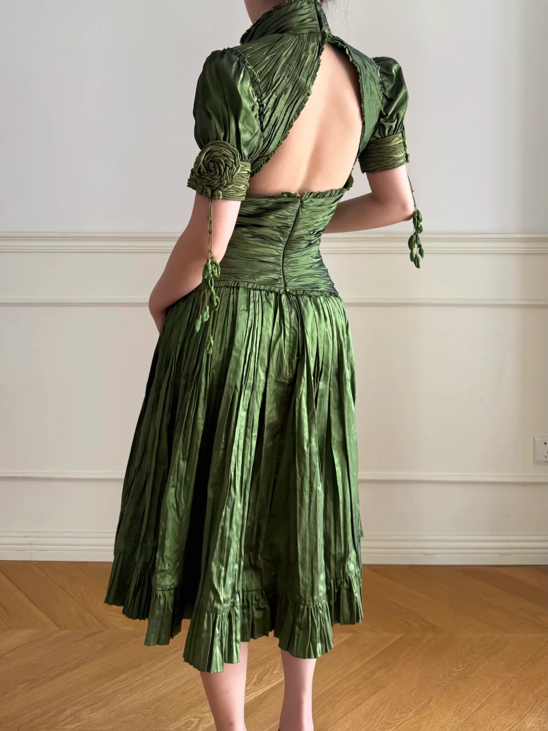 Vintage Green V Neck Pleated Satin Open Back Homecoming Dress Outfits DP5137