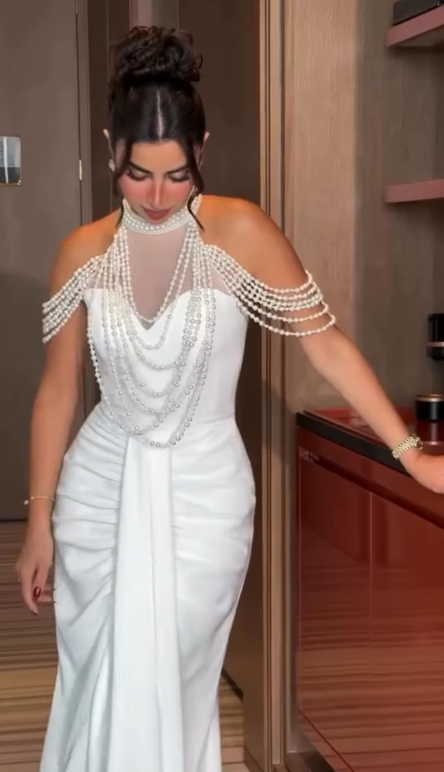 Elegant Mermaid Halter Pearl White Satin Long Prom Dress Evening Dress DP4332