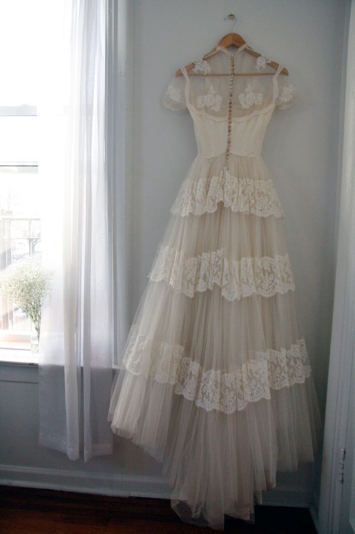 Romantic Vintage A Line V Neck Ivory Lace Tulle Prom Dress Wedding Dress DP3695