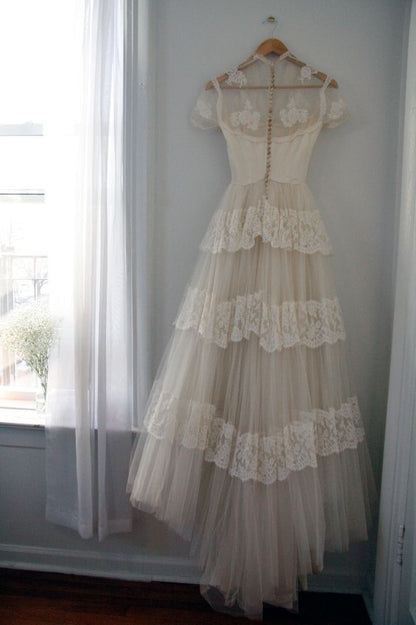 Romantic Vintage A Line V Neck Ivory Lace Tulle Prom Dress Wedding Dress DP3695