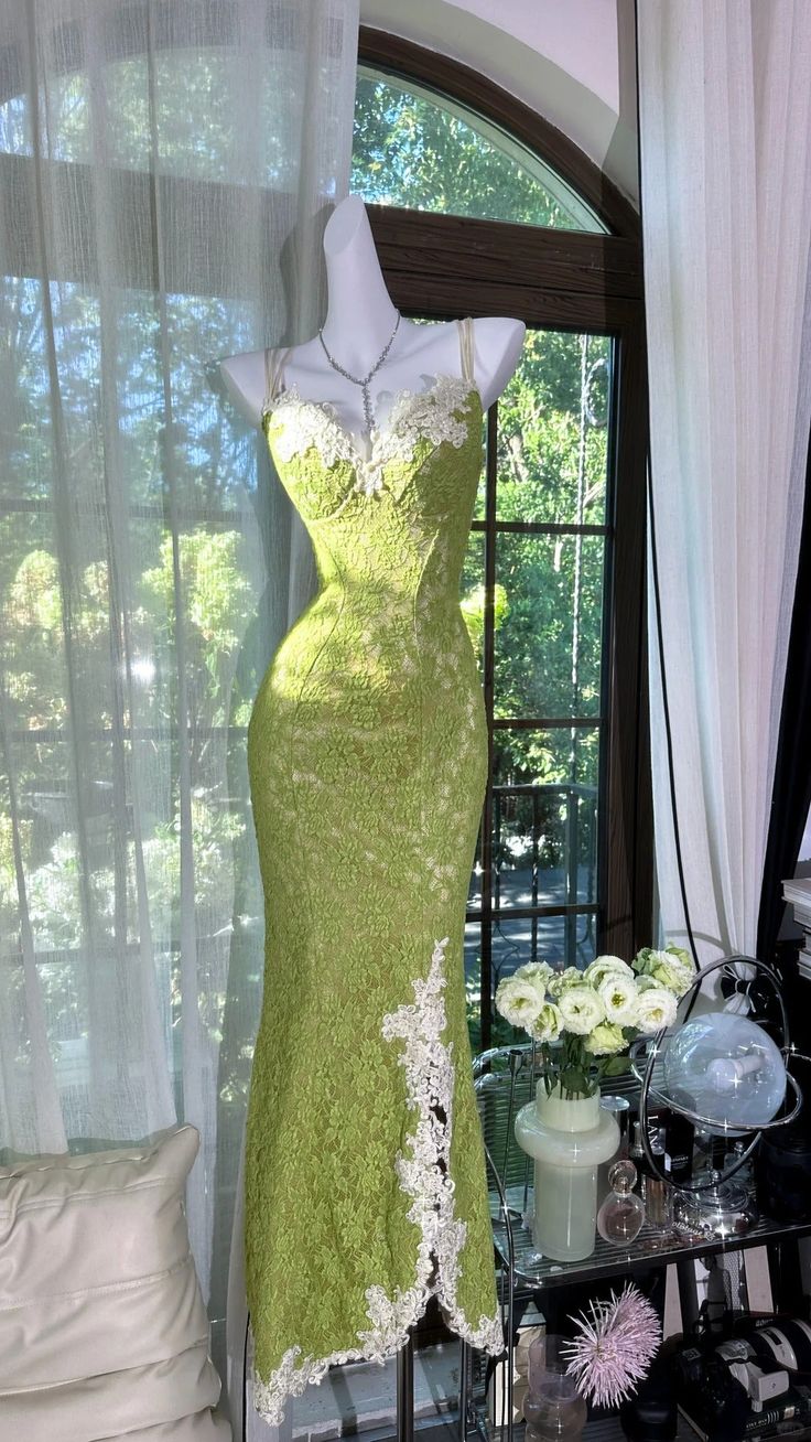Vintage Fresh Green Mermaid Sweetheart Neck Lace Slit Prom Dress DP5749