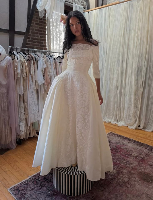 Vintage Ivory A Line Long Sleeve Lace Satin Long Wedding Dress DP7805