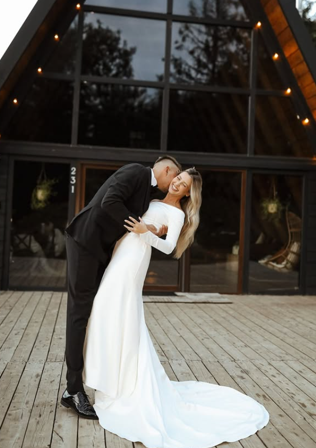 Classic Mermaid Long Sleeve White Satin Long Train Wedding Dress DP6082