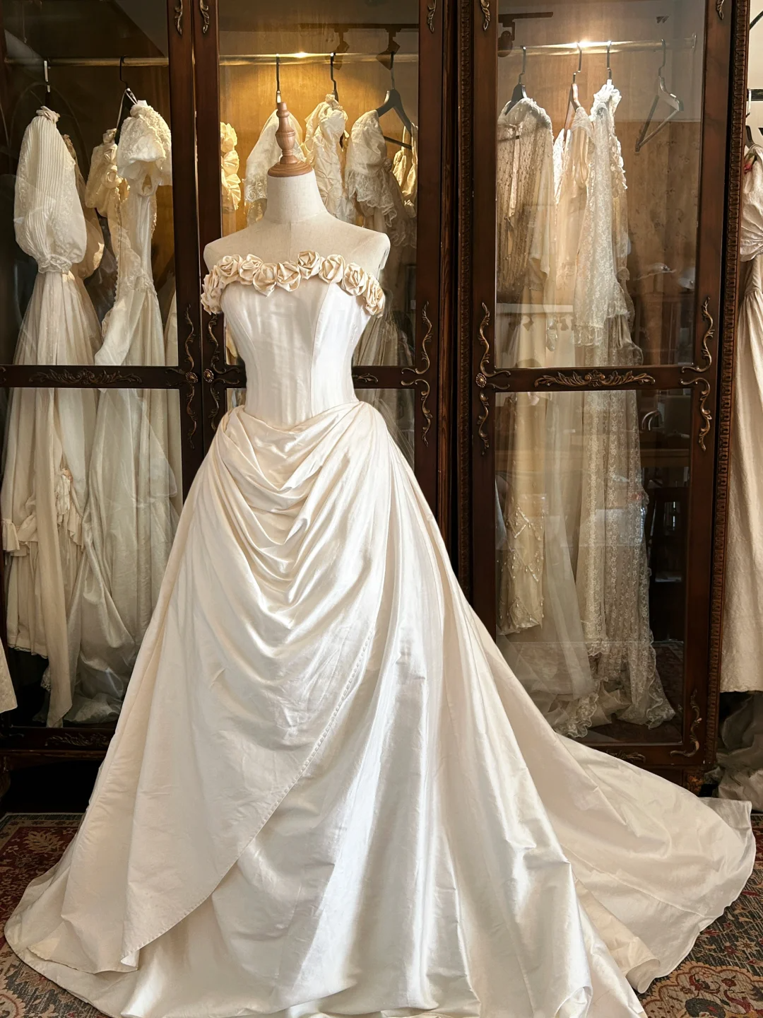 1950s A Line Sweetheart Neck Rose Satin Wedding Dress DP5291