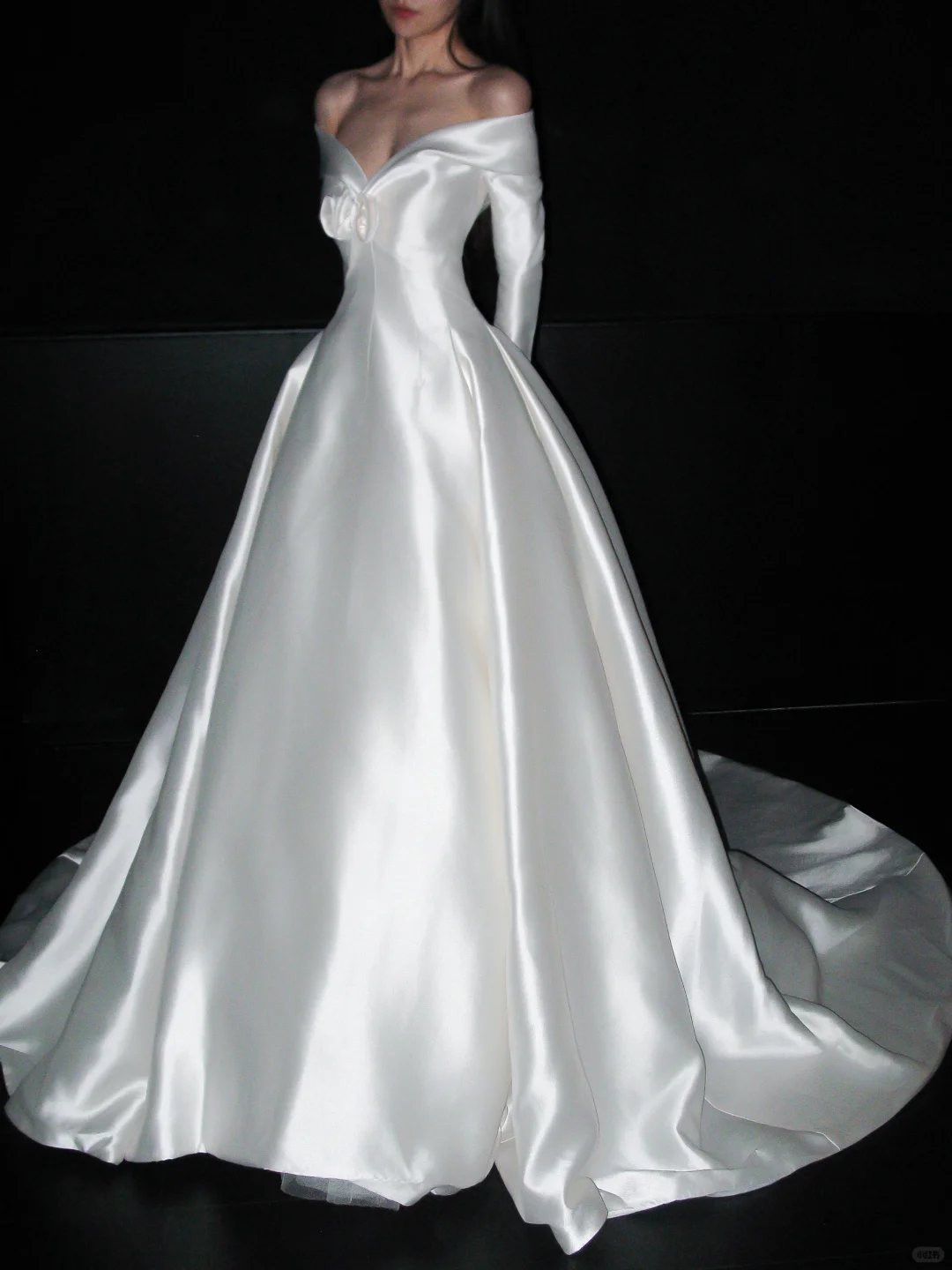 Elegant Ball Gown Long Sleeve Rose White Satin Long Train Wedding Dress DP6371