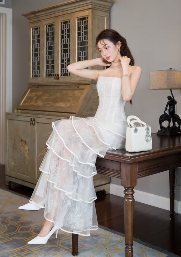 Elegant A Line Strapless Layered White Lace Prom Dress Evening Dress DP5918