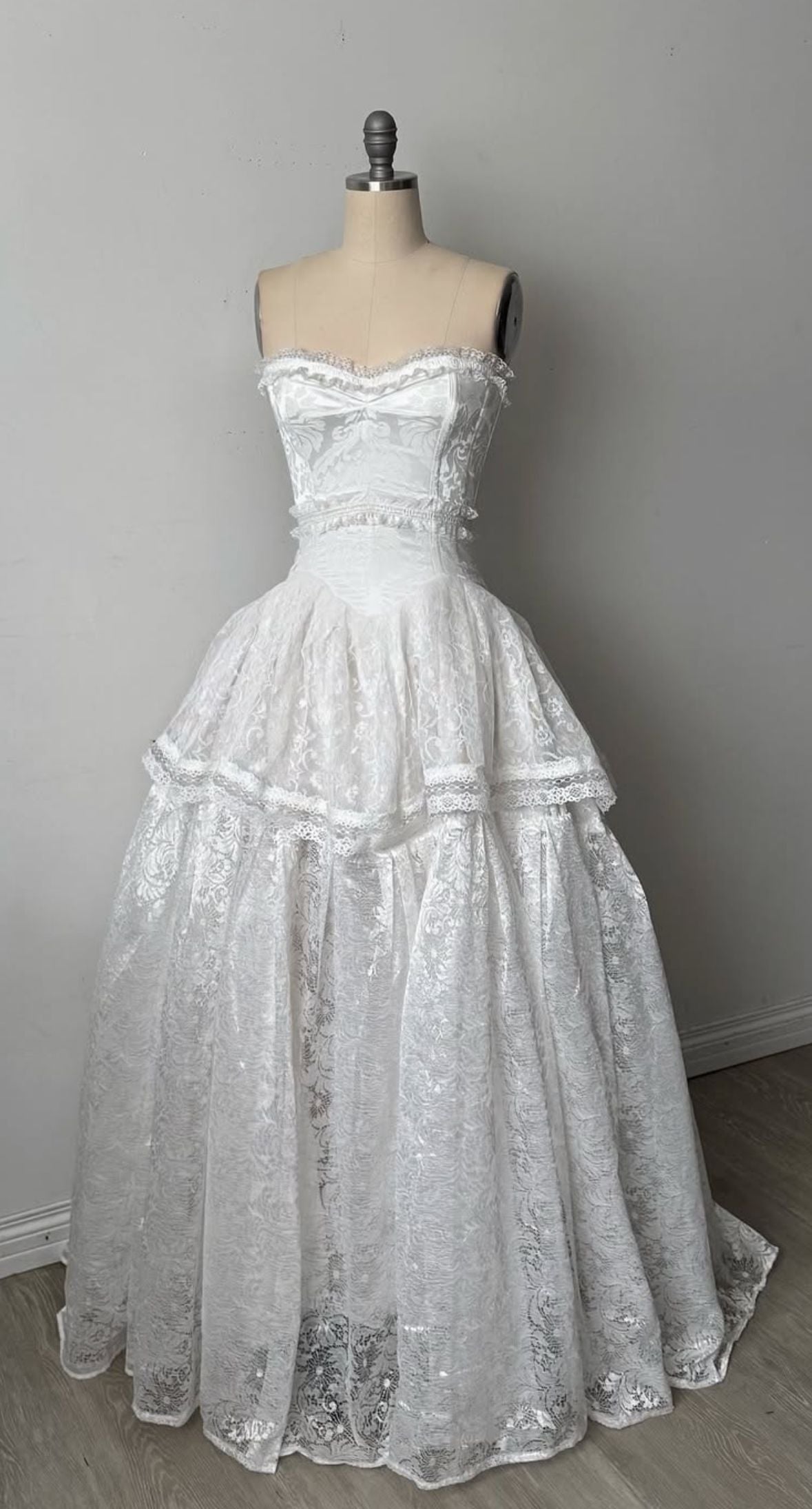 Vintage White A Line Sweeheart Neck Satin Lace Long Prom Dress Party Dress DP8237