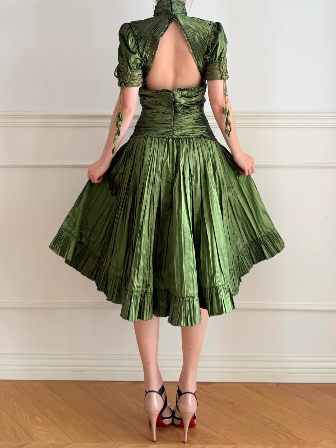Vintage Green V Neck Pleated Satin Open Back Homecoming Dress Outfits DP5137