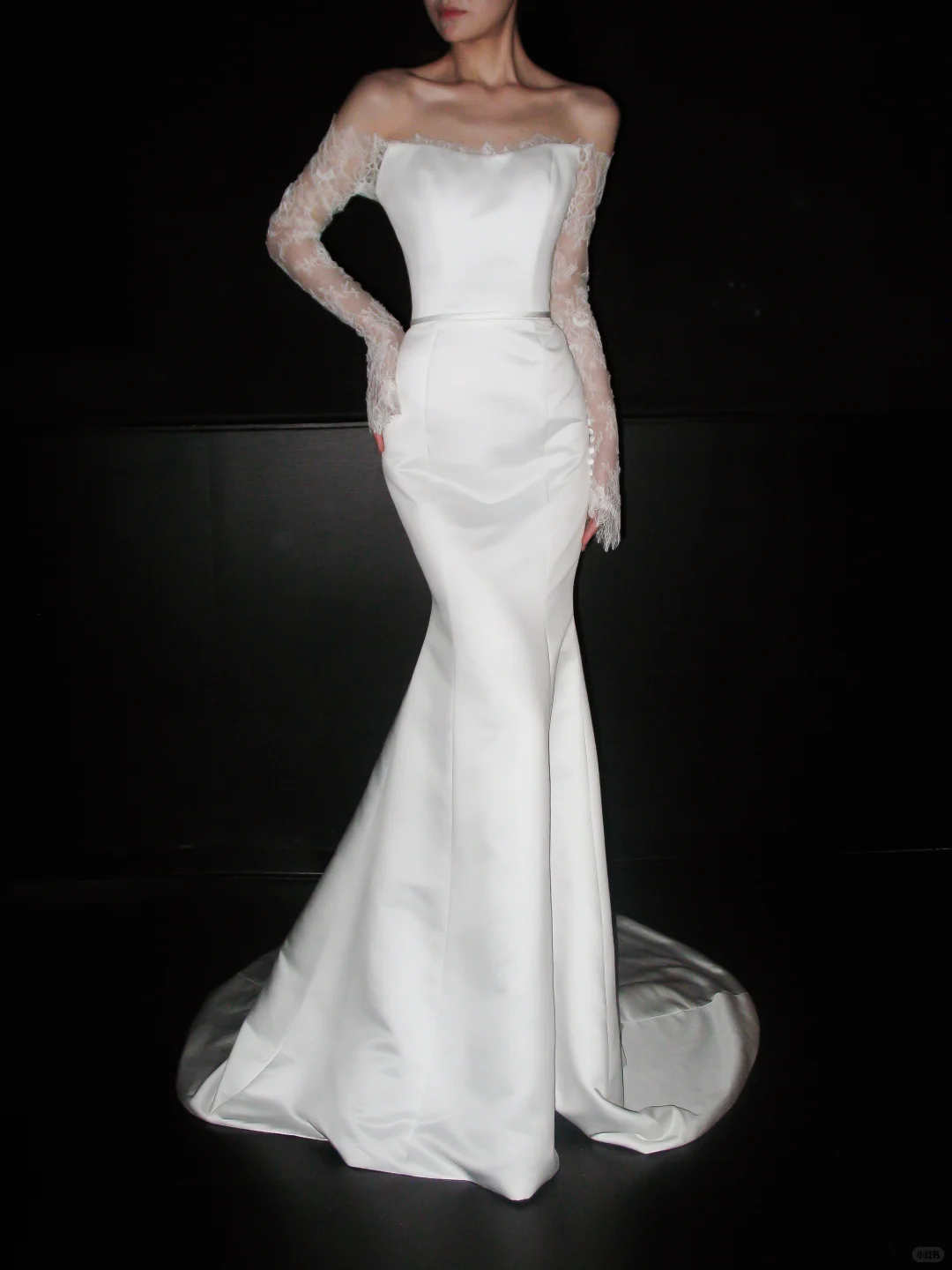 Graceful Mermaid Long Sleeve White Lace Satin Long Wedding Dress DP5208