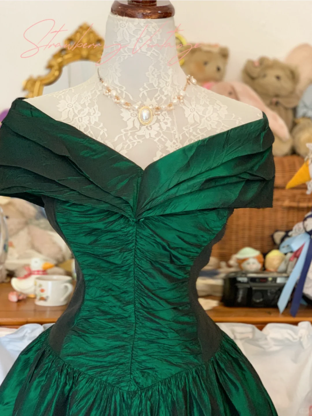 Vintage Classic Green A Line Off the Shoulder Satin Prom Dress 16th Birthday Dress DP4139