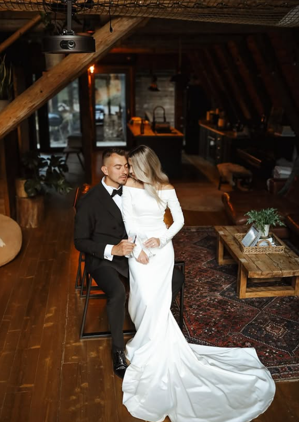 Classic Mermaid Long Sleeve White Satin Long Train Wedding Dress DP6082