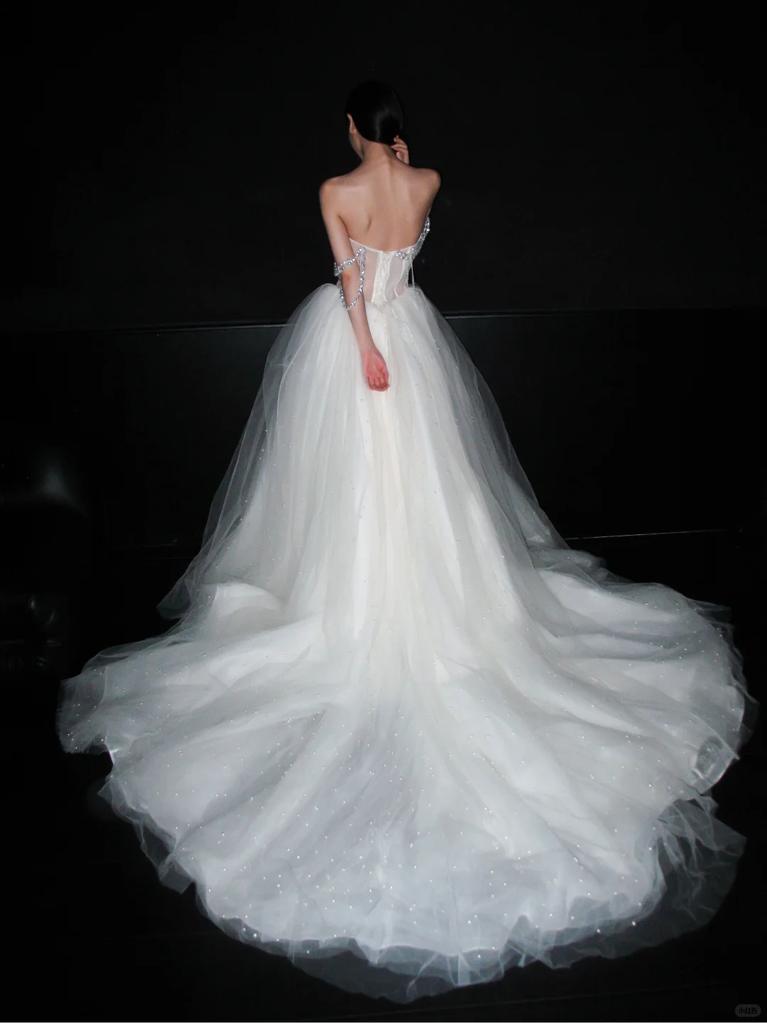 Luxurious White Pearl A Line Straps Tulle Long Wedding Dress DP8085
