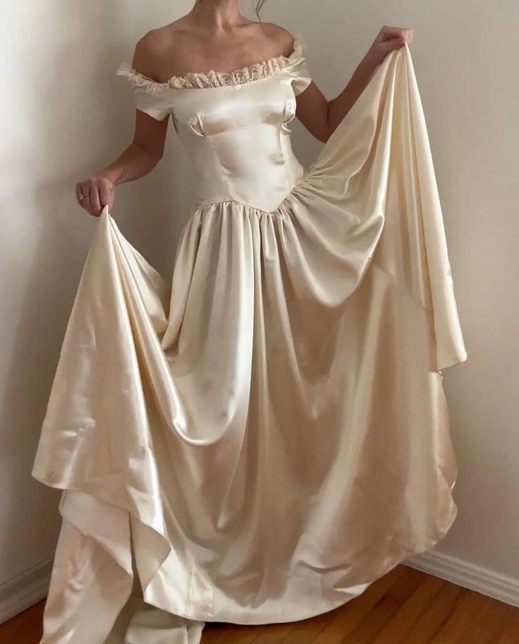Vintage Apricot Ball Gown Off the Shoulder Lace Satin Prom Dress Wedding Dress DP3517