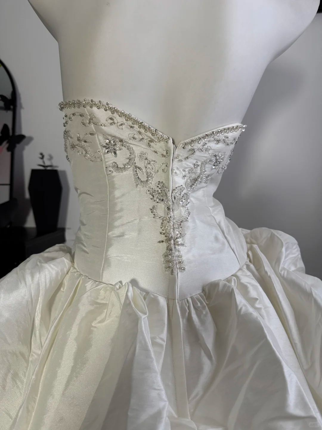 Vintage Ball Gown Strapless Beaded White Pleated Satin Prom Dress Wedding Dress DP6987