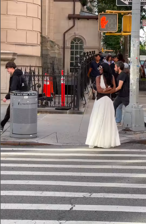 Classic Black-white A Line V Neck Satin Chiffon Prom Dress Outfits DP4377