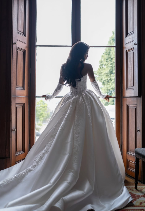 Exquisite Ball Gown Sweetheart Neck Corset White Lace Satin Long Strain Wedding Dress DP5830