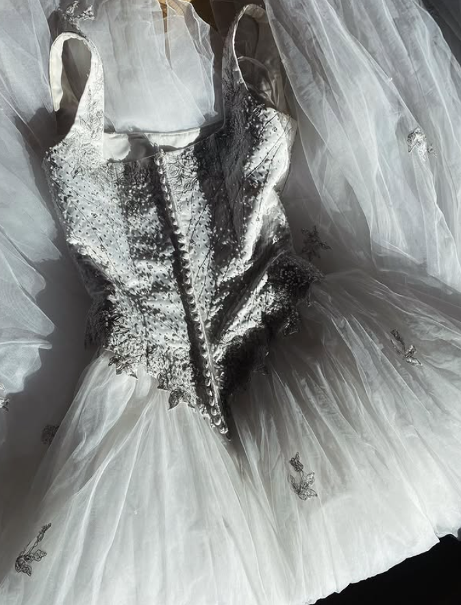 Gentle Lace Appliques A Line Straps White Tulle Wedding Dress Prom Dress DP5536