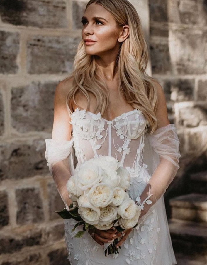 Elegant Mermaid Sweetheart Neck Appliques Tulle Long Wedding Dress DP1517