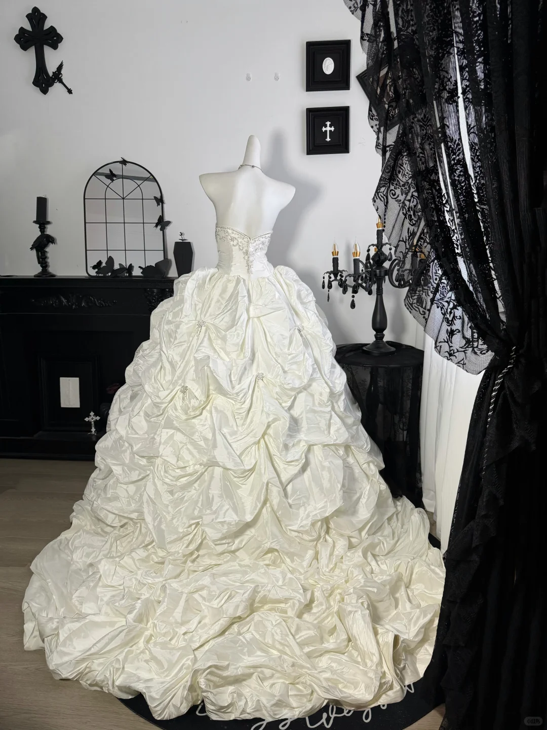 Vintage Ball Gown Strapless Beaded White Pleated Satin Prom Dress Wedding Dress DP6987
