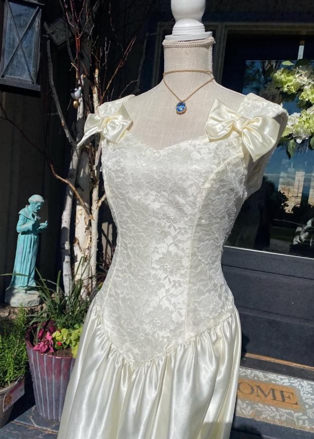 Retro Ivory Bow A Line Straps Lace Satin Wedding Dress Prom Dress DP5530