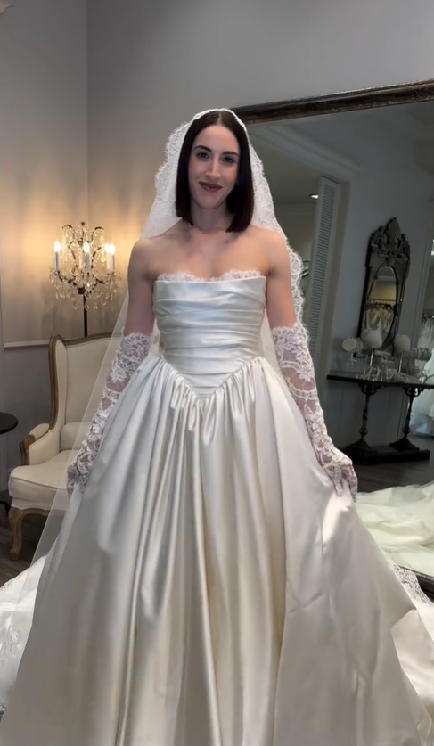 Elegant Ball Gown Strapless White Lace Satin Wedding Dress DP4352