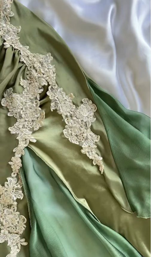 Vintage Olive Green Lace Appliques Satin Homecoming Dress Outfits DP5135