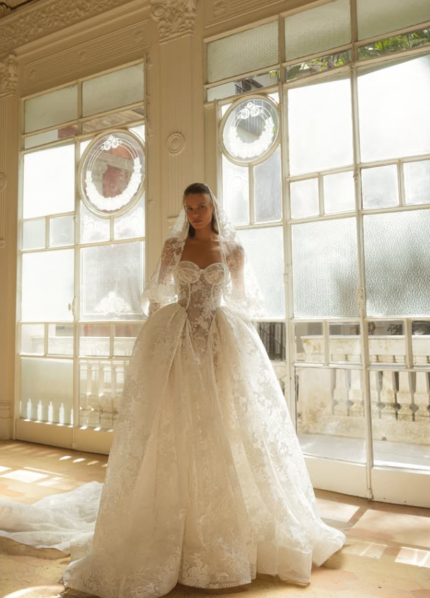 Exquisite Ball Gown Sweetheart Neck White Lace Long Train Wedding Dress DP5821