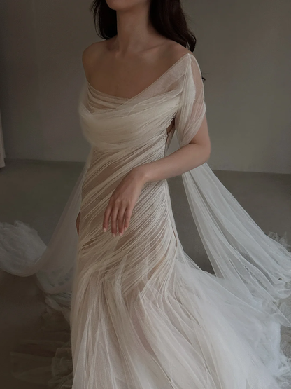 High-class Ball Gown Off the Shoulder Tulle Long Wedding Dress DP4375