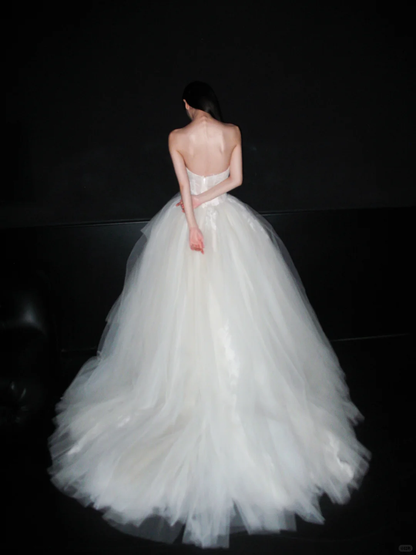 High-class Ball Gown Sweetheart Neck Appliques Lace Tulle Long Wedding Dress DP6365