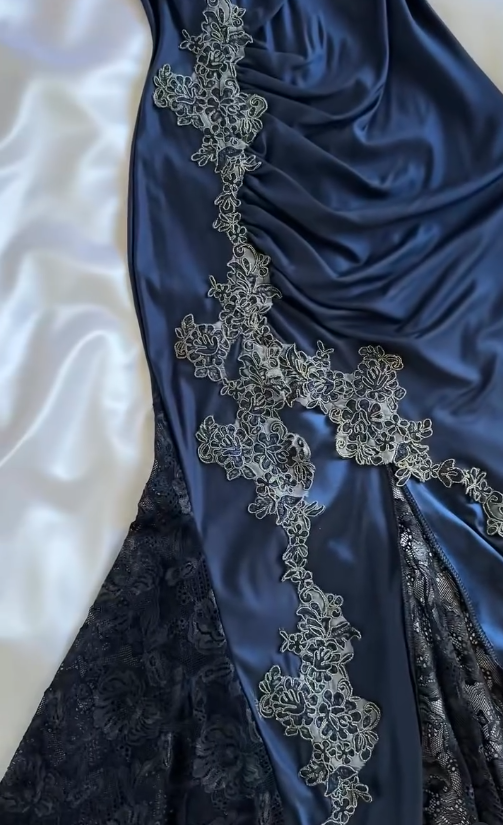 Vintage Navy Blue Mermaid Straps Appliques Lace Satin Prom Dress DP5071