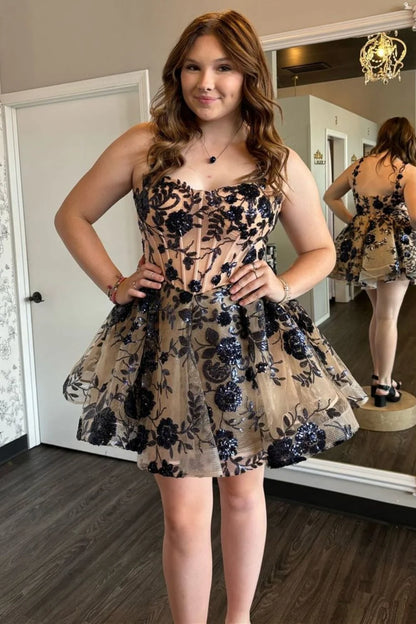 Champagne A-Line Straps Short Tulle Homecoming Dress with Black Appliques DP7393