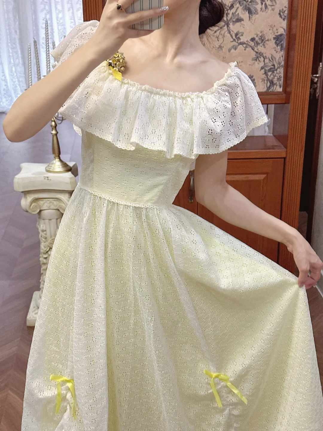 Vintage A Line Off the Shoulder White Lace Yellow Tulle Prom Dress DP4826