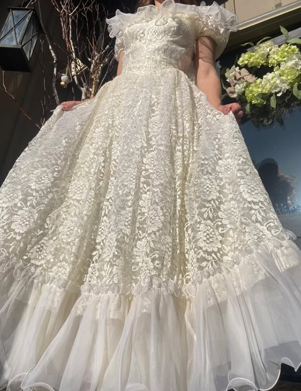 Retro Cute A Line Straps Ivory Lace Long Wedding Dress Prom Dress DP5540