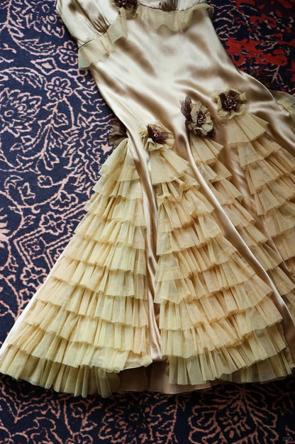 Elegant Light Champagne Sheath Birthday Dress Vintage Satin Tiered Tulle Short Formal Dress with Appliques DP7572