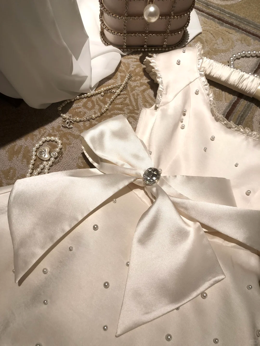 Stunning A Line Round Neck Pearl Satin Short Homecoming Dress with Bow DP2701