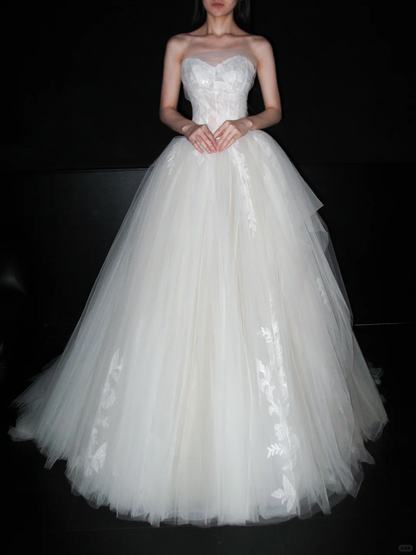High-class Ball Gown Sweetheart Neck Appliques Lace Tulle Long Wedding Dress DP6365