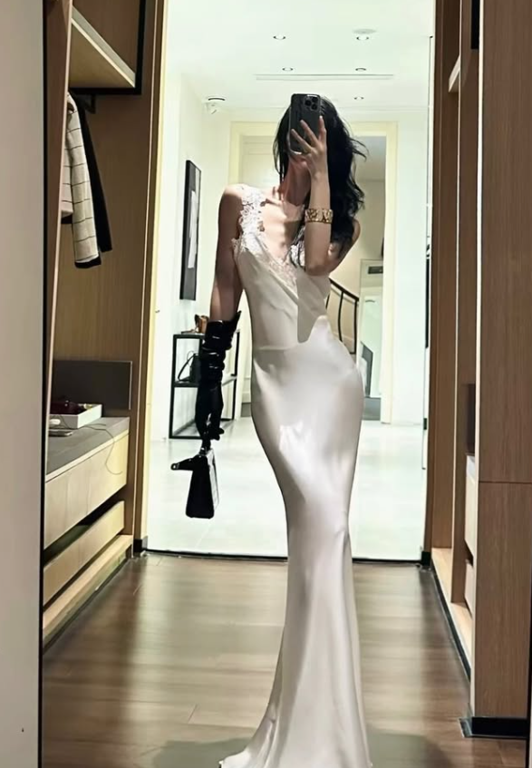 Romantic Mermaid V Neck White Lace Satin Long Prom Dress Evening Dress DP7961