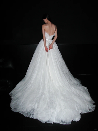 Beautiful Gentle Ball Gown Sweetheart Neck White Lace Long Wedding Dress DP6383