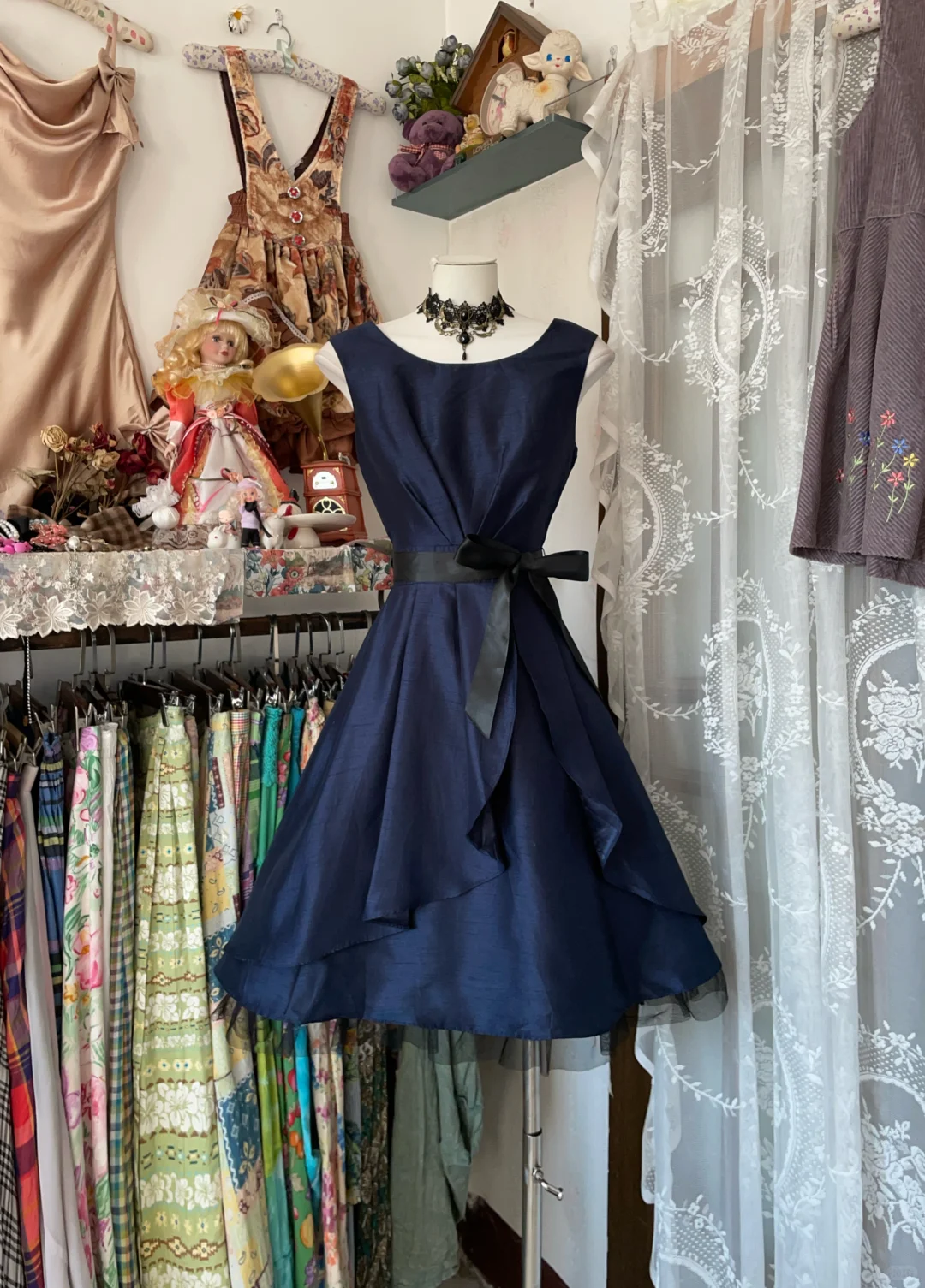 Simple Vintage A Line Round Neck Navy Blue Satin Short Homecoming Dress Outfits DP5000